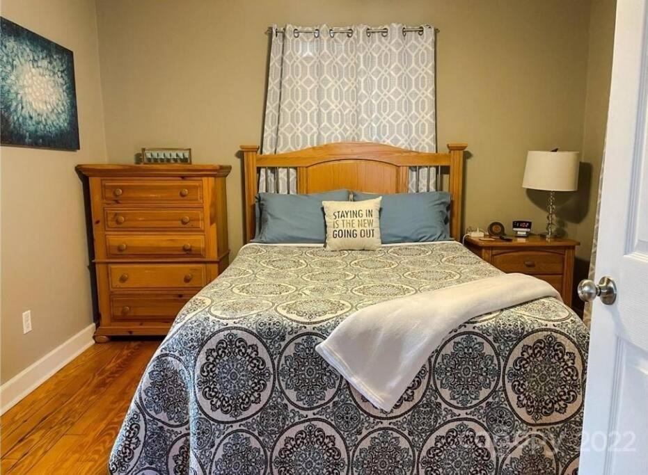 Charming Cottage In Morganton With Ample Parking Exterior photo