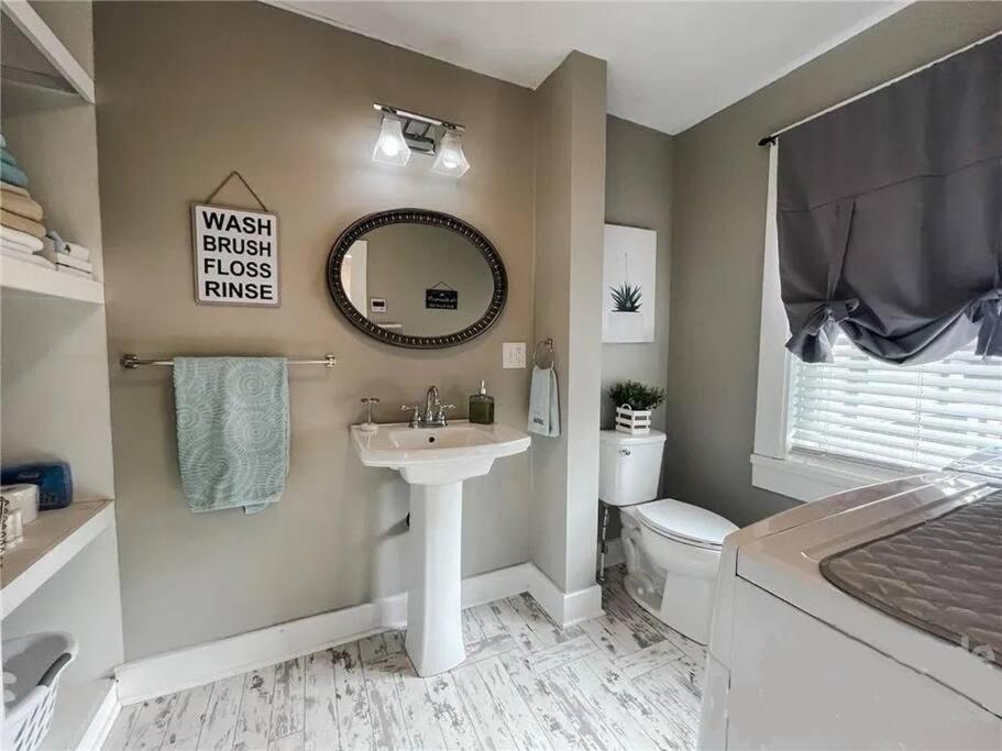 Charming Cottage In Morganton With Ample Parking Exterior photo